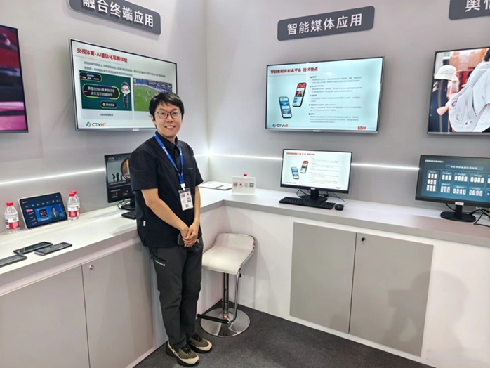 新媒体播控开发服务部经理&mdash;&mdash;邓赫
